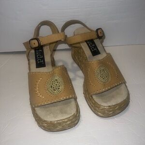 MUDD Y2K Vintage Crochet Wedge